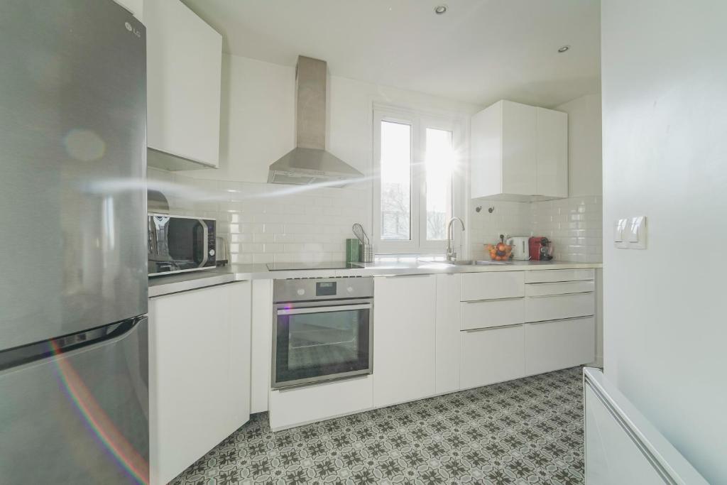 Quiet cosy and large apartment with Terrace Top location 8