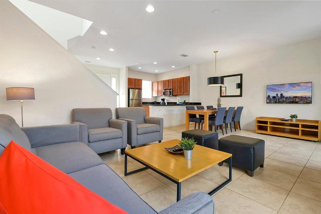 Regal Oaks Resort Vacation Townhomes by IDILIQ - Free Private Hot tub! Image