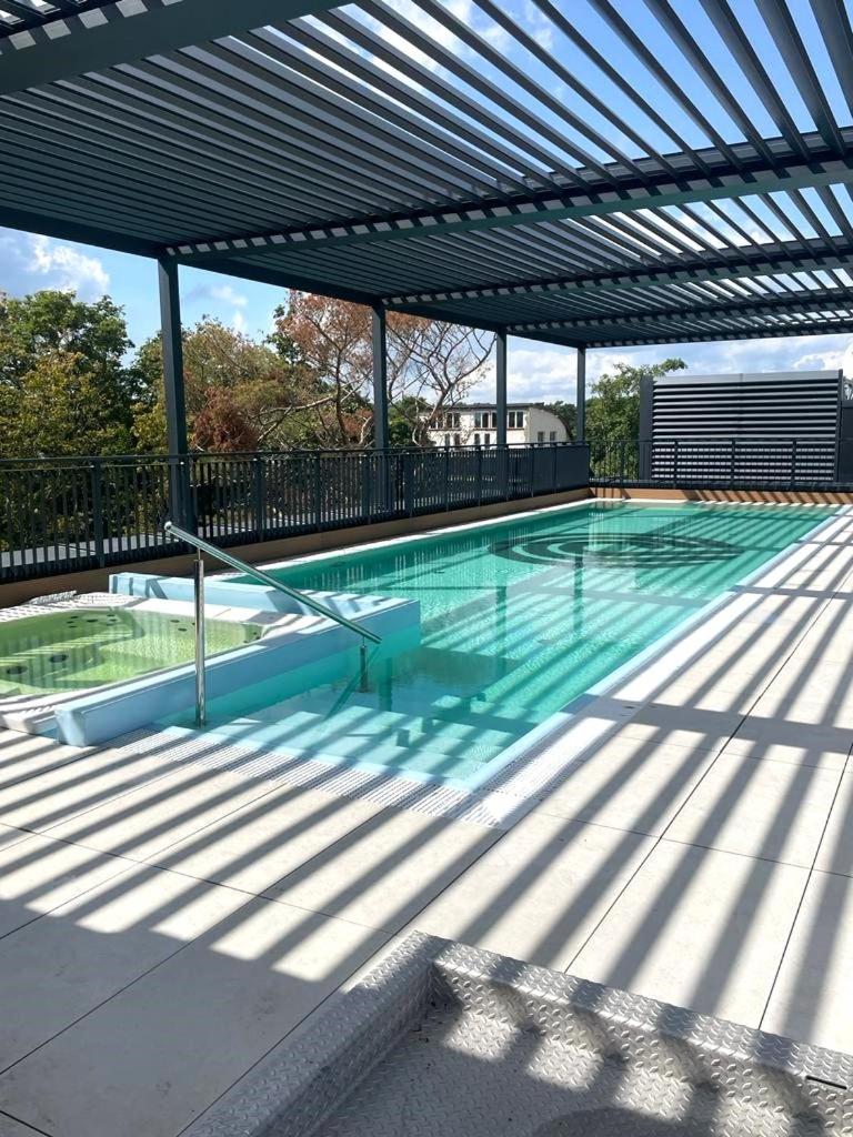 Apartos Seaside Apartments 3
