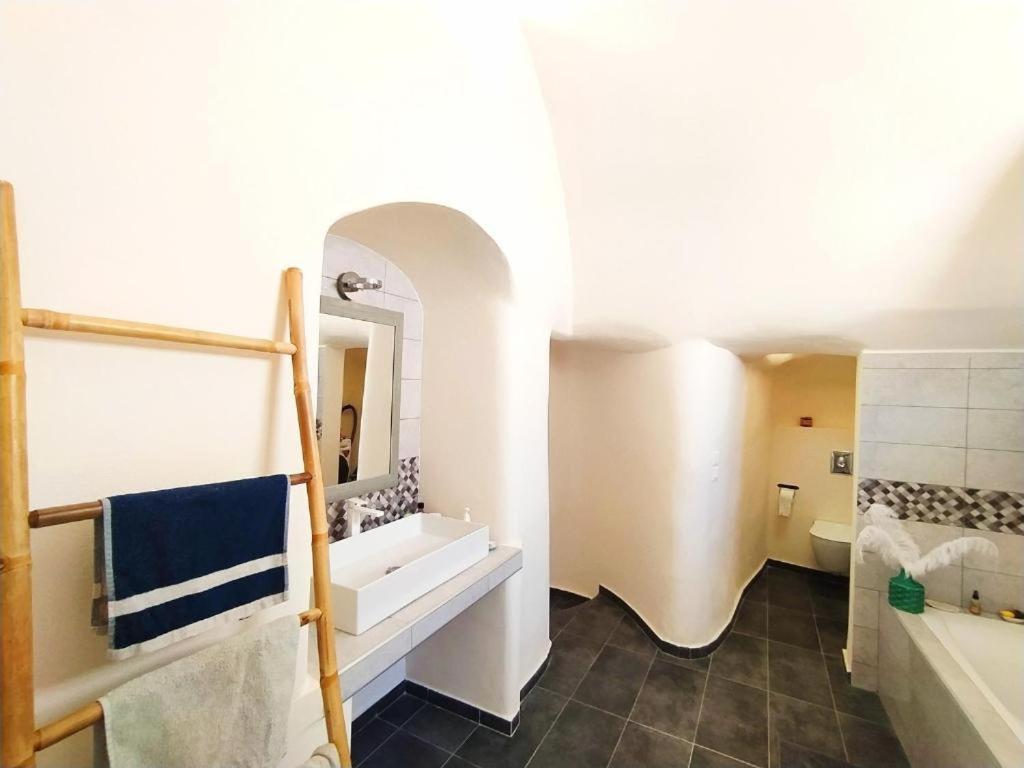 Dream Home- Santorini Cave House 6
