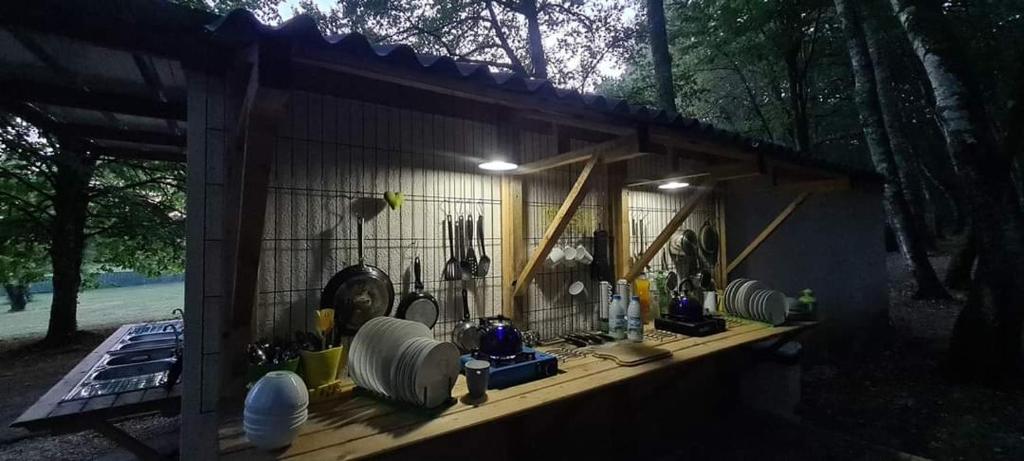 Photo de la galerie de l'établissement Camping sous les belles etoiles, à Peyrilhac 53 autres photos