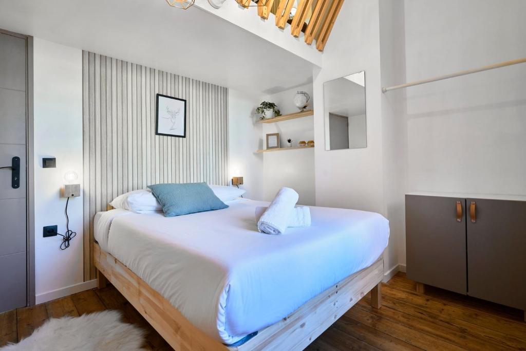 Two bedroom house with courtyard, quiet 8