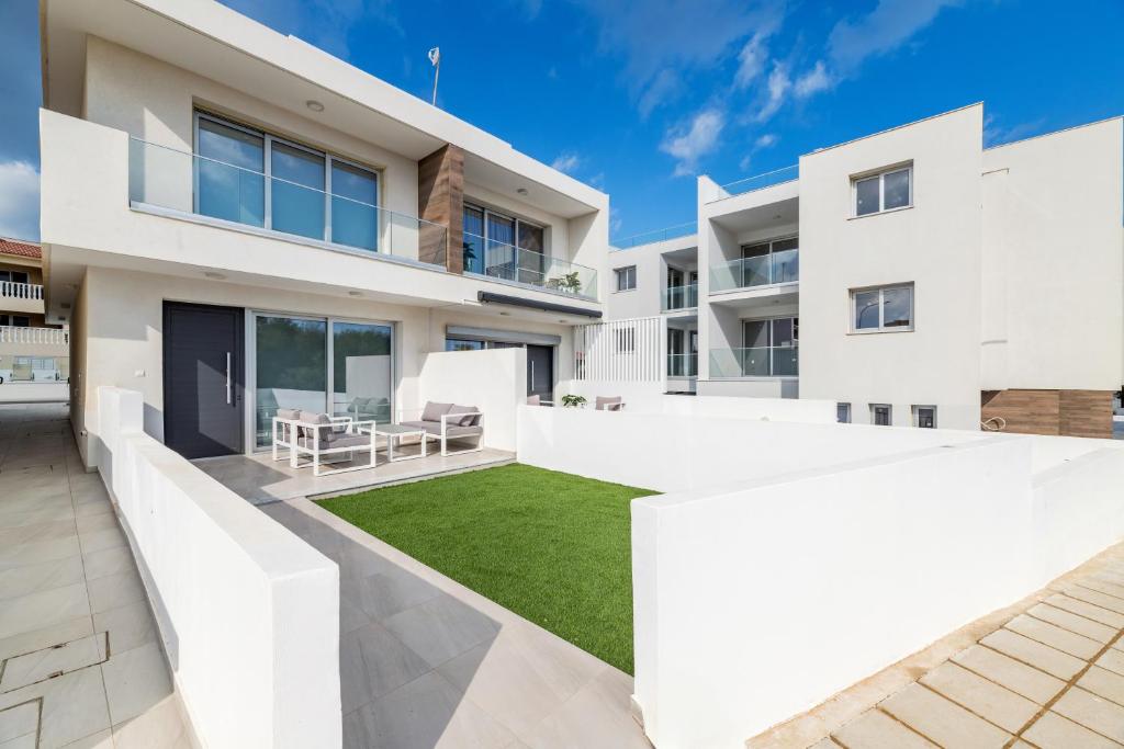 PROTARAS HEIGHTS 7