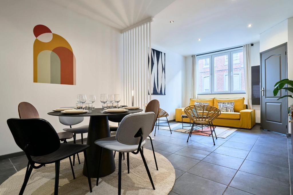 3 bedroom house with courtyard, near metro 8