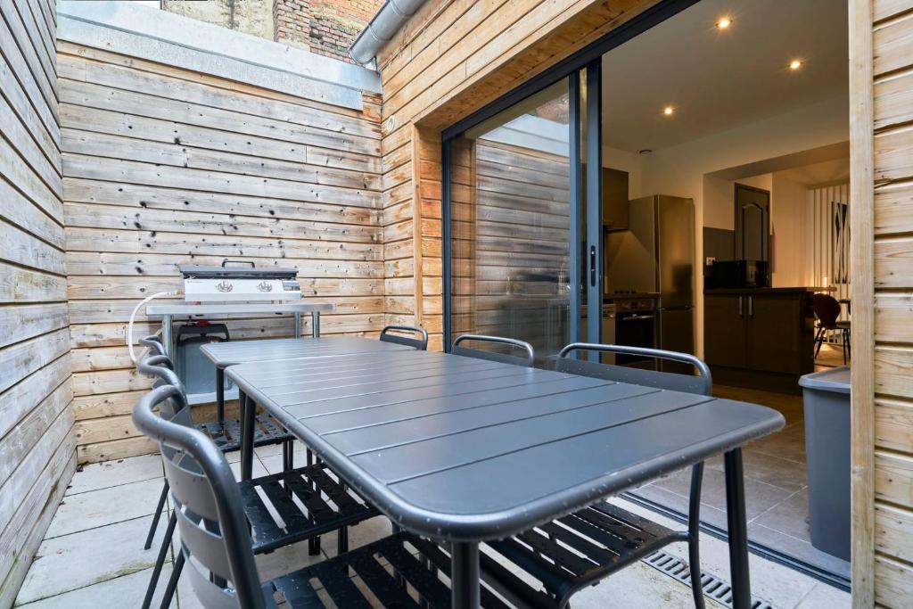 3 bedroom house with courtyard, near metro 2