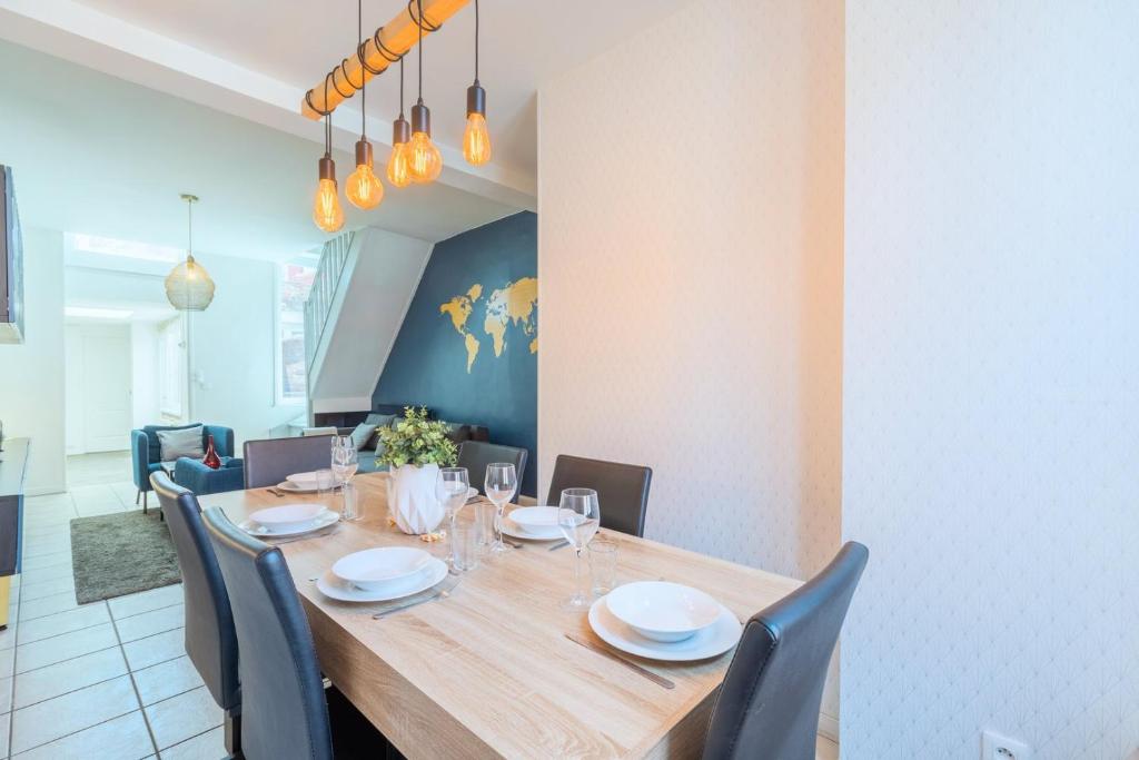 4 BR & 4 bathroom house close to Parc Barbieux 6
