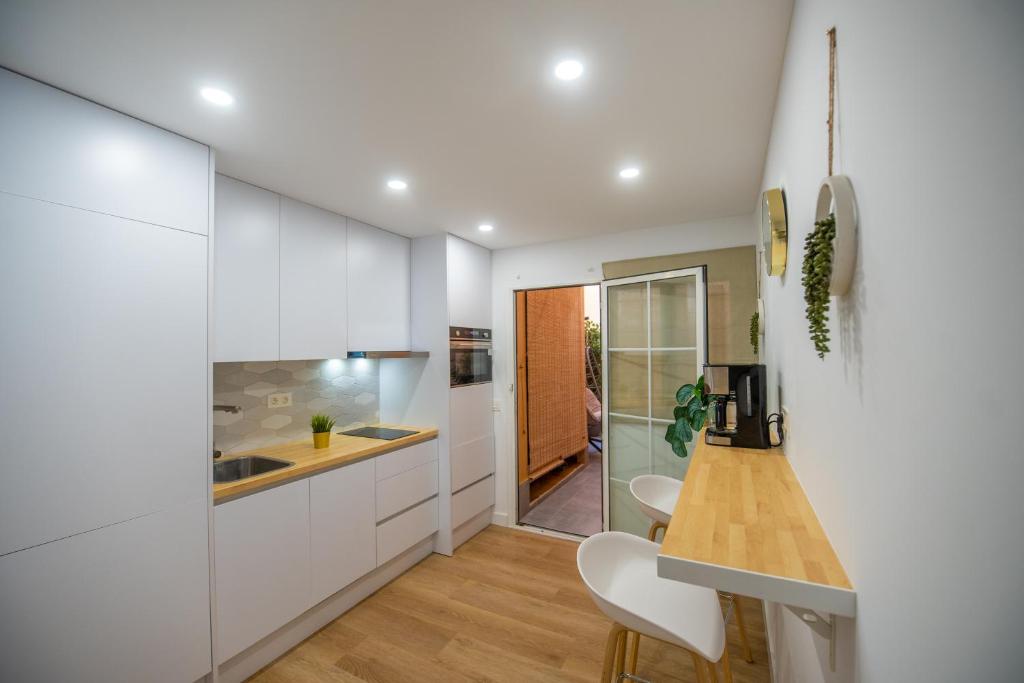 Prensa & Nice Courtyard by ELE Apartments 4