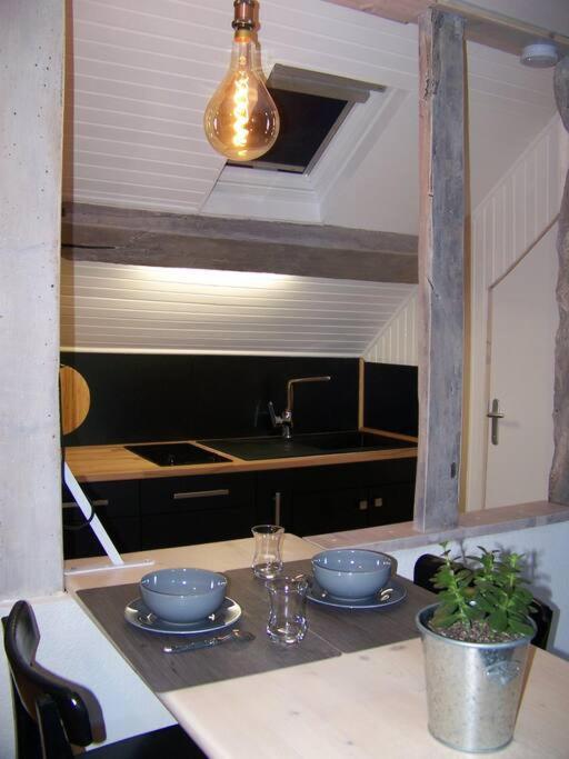 Rennes: studio 4 couchages, proche commerces, bus. 3