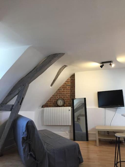 Rennes: studio 4 couchages, proche commerces, bus. 7