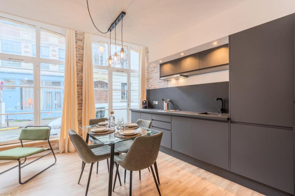 Unique apartment in the Old Lille ! 8