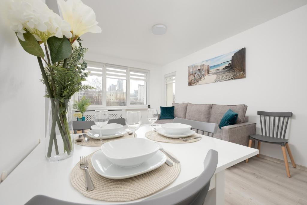 Elegant Apartment in the centre of Gdynia by Noclegi Renters 3