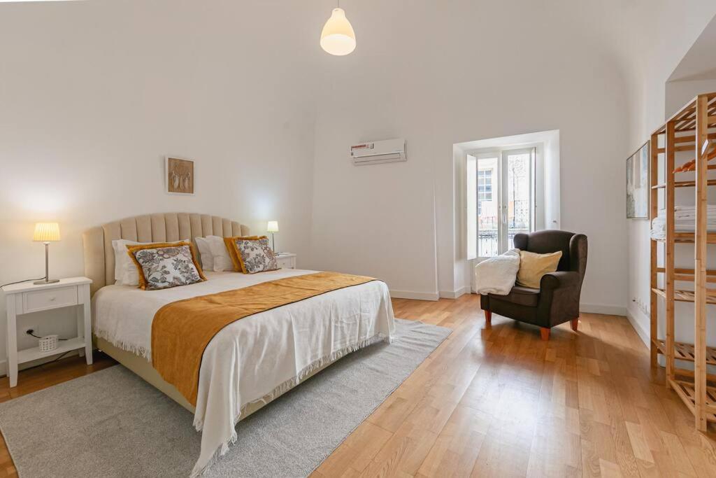 Home near Évora's main square with private terrace 7