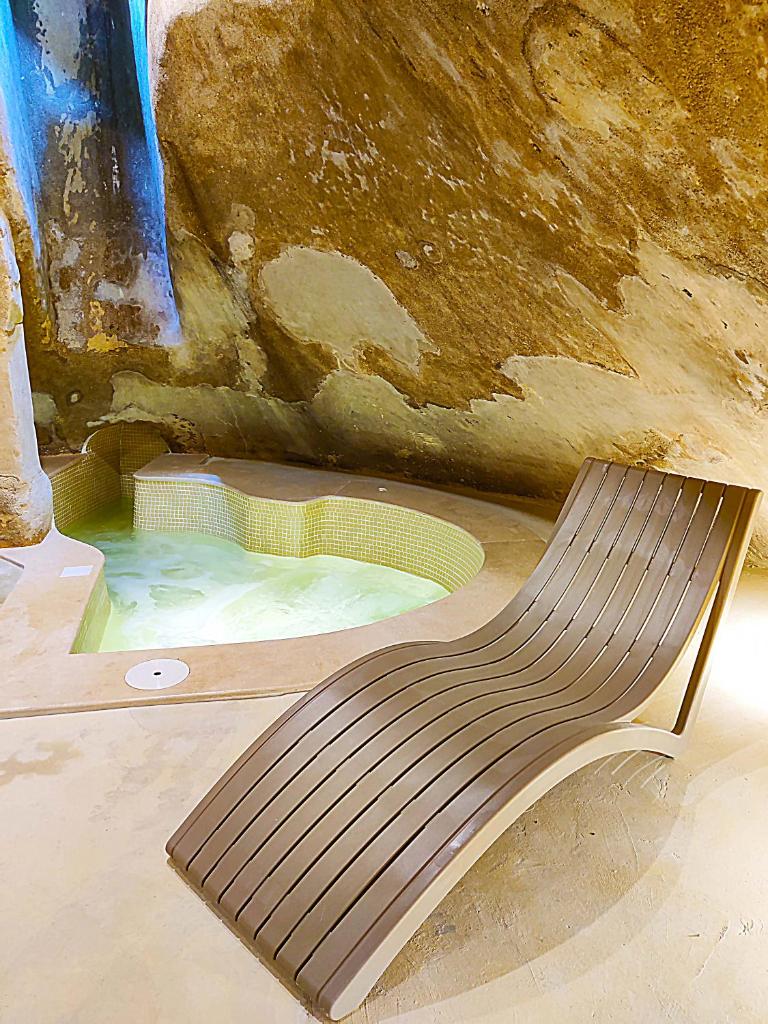 Wave 24 Savynomad Harbour Residence & Private Jacuzzi SPA Cave 2