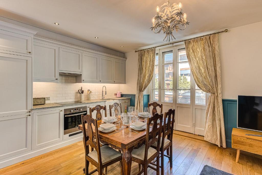 Apartment Aiguille du Midi Central Chamonix - Alpes Agency - Sleeps 6 2