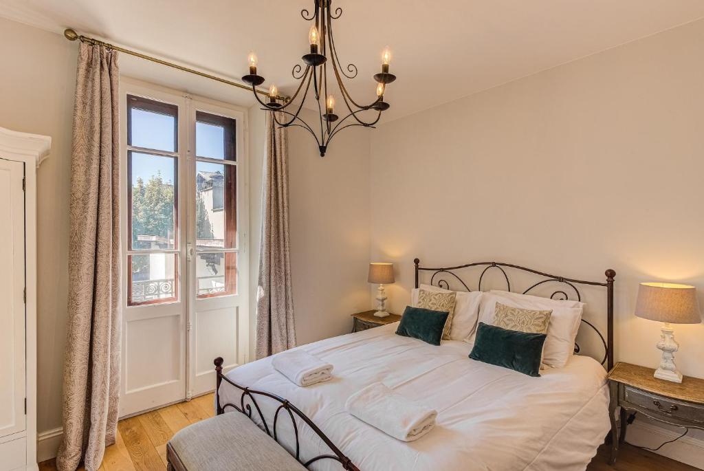 Apartment Aiguille du Midi Central Chamonix - Alpes Agency - Sleeps 6 8