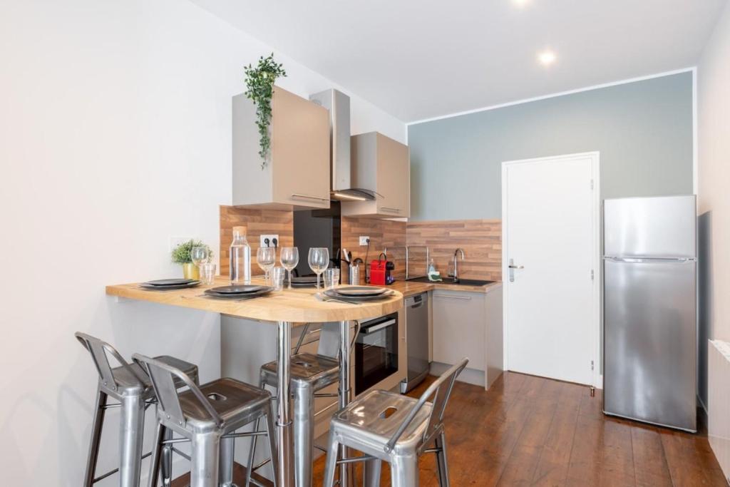 Renovated apartment 3bed 2bath 6