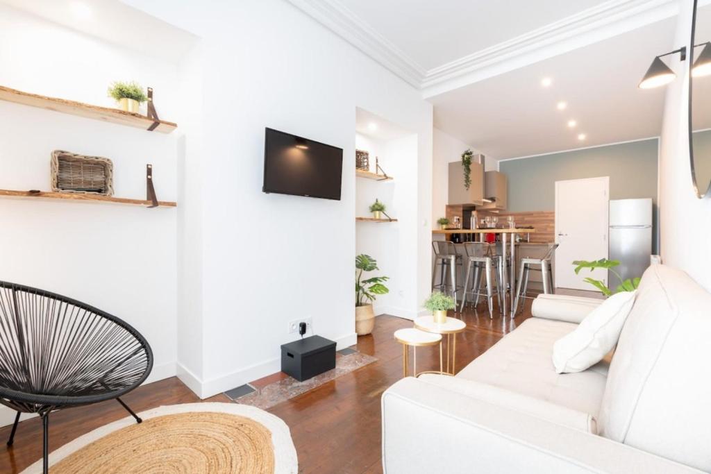 Renovated apartment 3bed 2bath 1