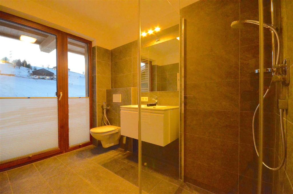 Ski-in Ski-out Chalet Maiskogel 13B - by Alpen Apartments 8