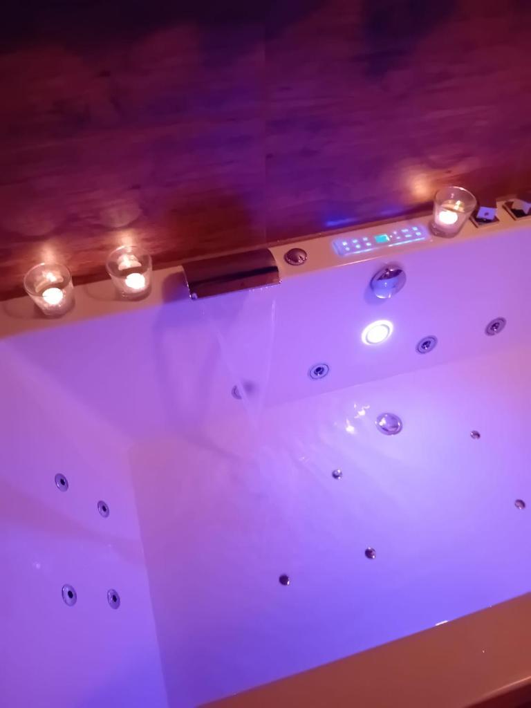 Wellnessoase mit Sauna und Whirlpool 2