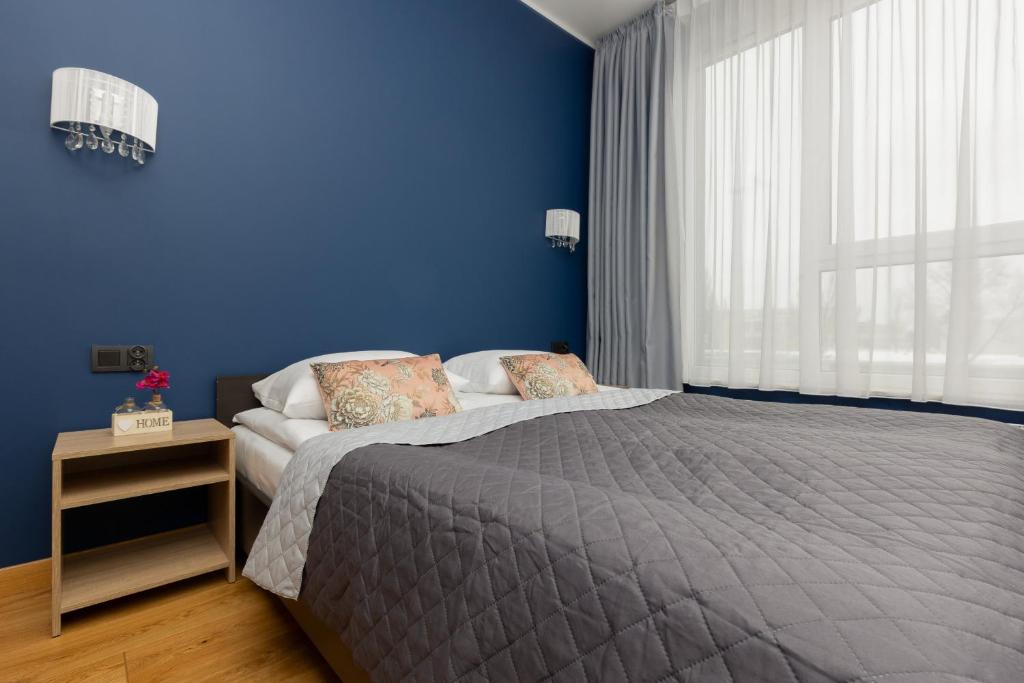 2 Bedroom Apartment Beautiful Green Surroundings Międzyborska Street by Noclegi Renters 2