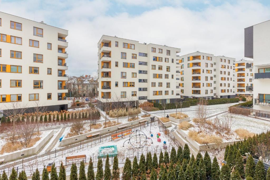 2 Bedroom Apartment Beautiful Green Surroundings Międzyborska Street by Noclegi Renters 7