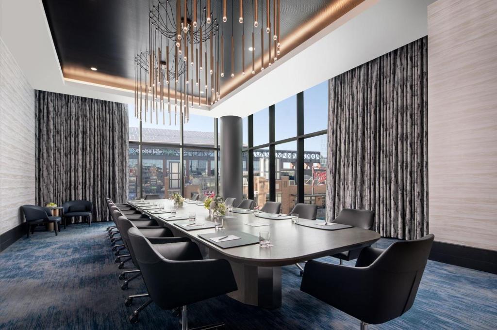 Loews Arlington Hotel Image