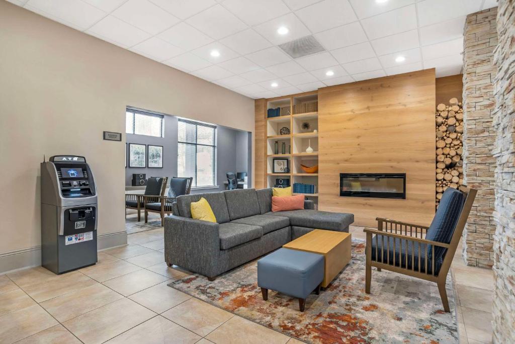 Country Inn & Suites by Radisson, Metairie New Orleans , LA Image