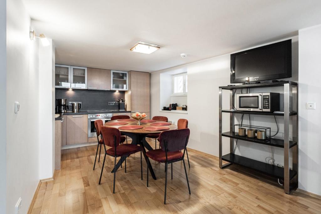 AirHome - Tower Apartment 7