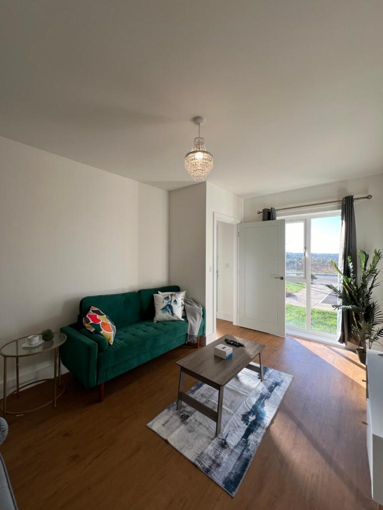 New Peaceful Luxury Home with free ParkingWiFi Sheffield Image