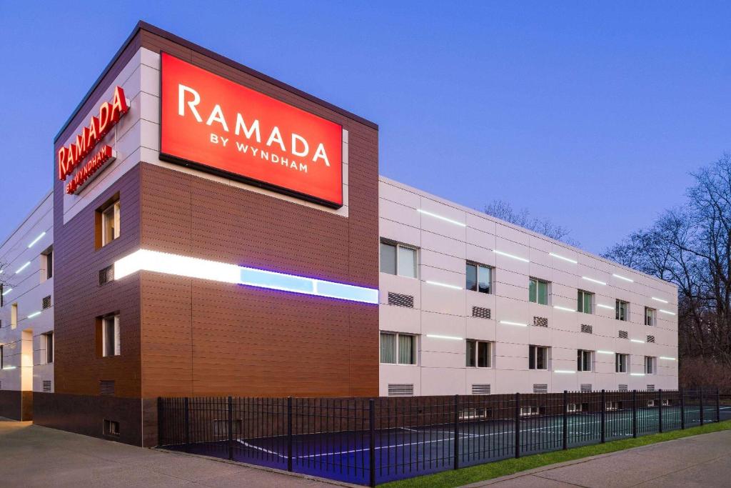 Ramada by Wyndham Bronx Image