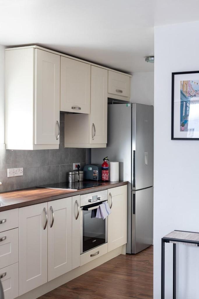City Center,2 Bedroom Apartment with Parking 7