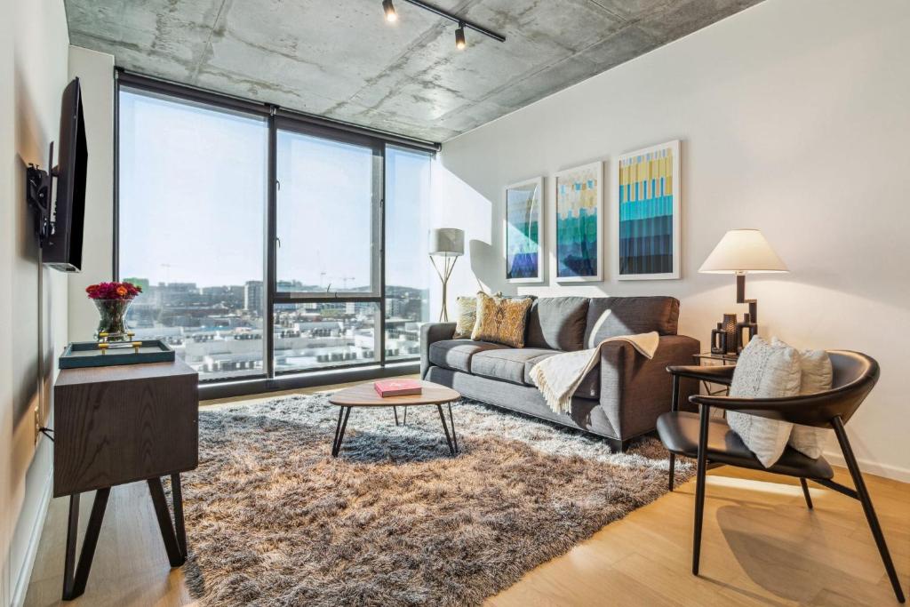 Contemporary City Living Apartments in Nashville Image