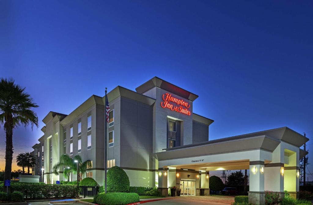 Hampton Inn & Suites Houston-Bush Intercontinental Airport Image