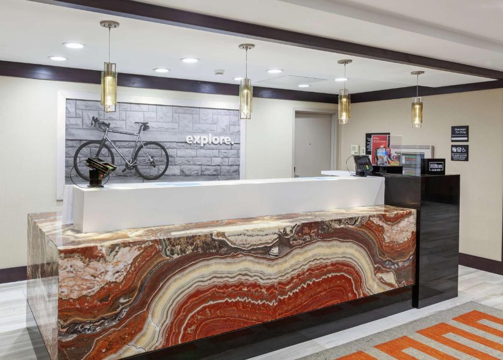 Hampton Inn & Suites Houston-Bush Intercontinental Airport Image