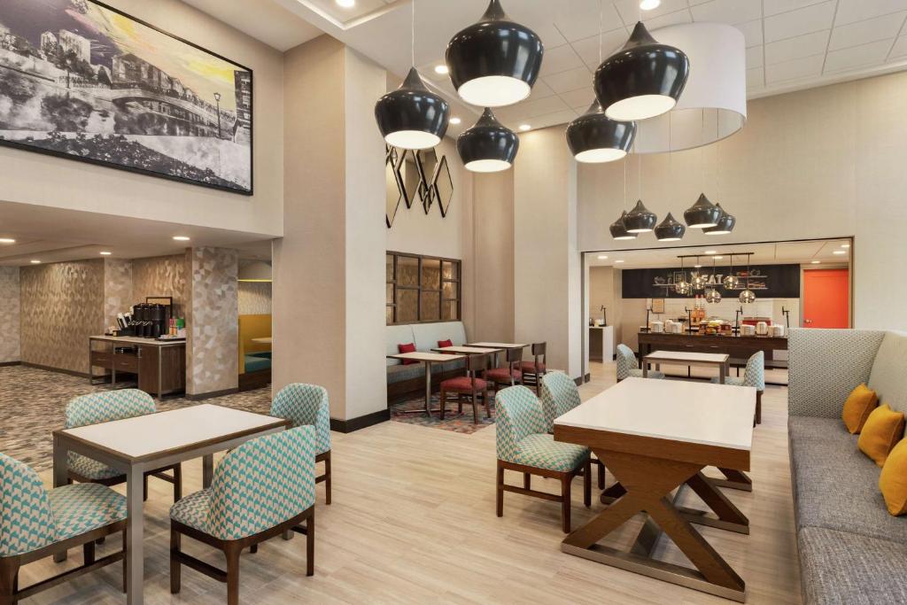 Hampton Inn Indianapolis Downtown IUPUI Image