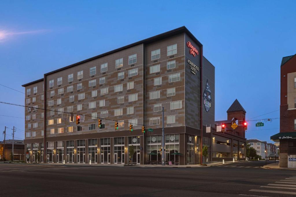 Homewood Suites by Hilton Indianapolis Downtown IUPUI Image