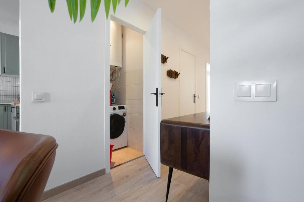 11CRC1037 Newly decorated apartment near Sants Station 3