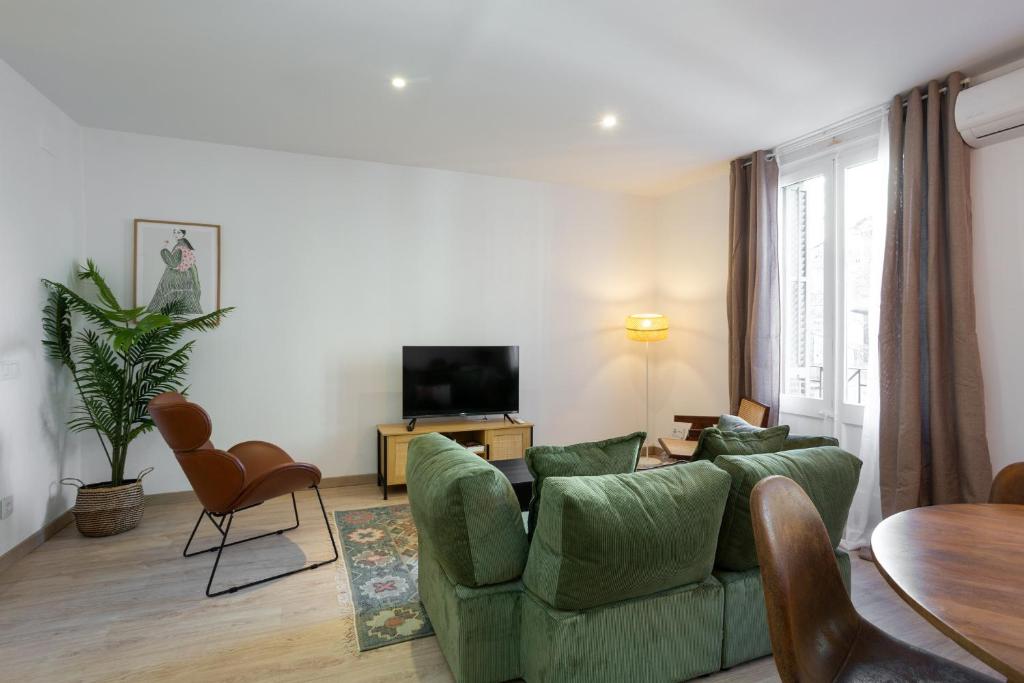 11CRC1037 Newly decorated apartment near Sants Station 5