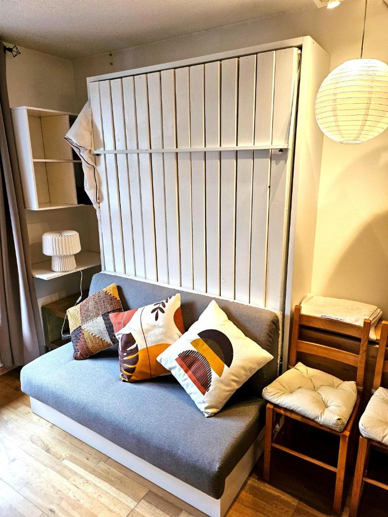 Cozy Chamonix Ski Studio with Mountain Views 2