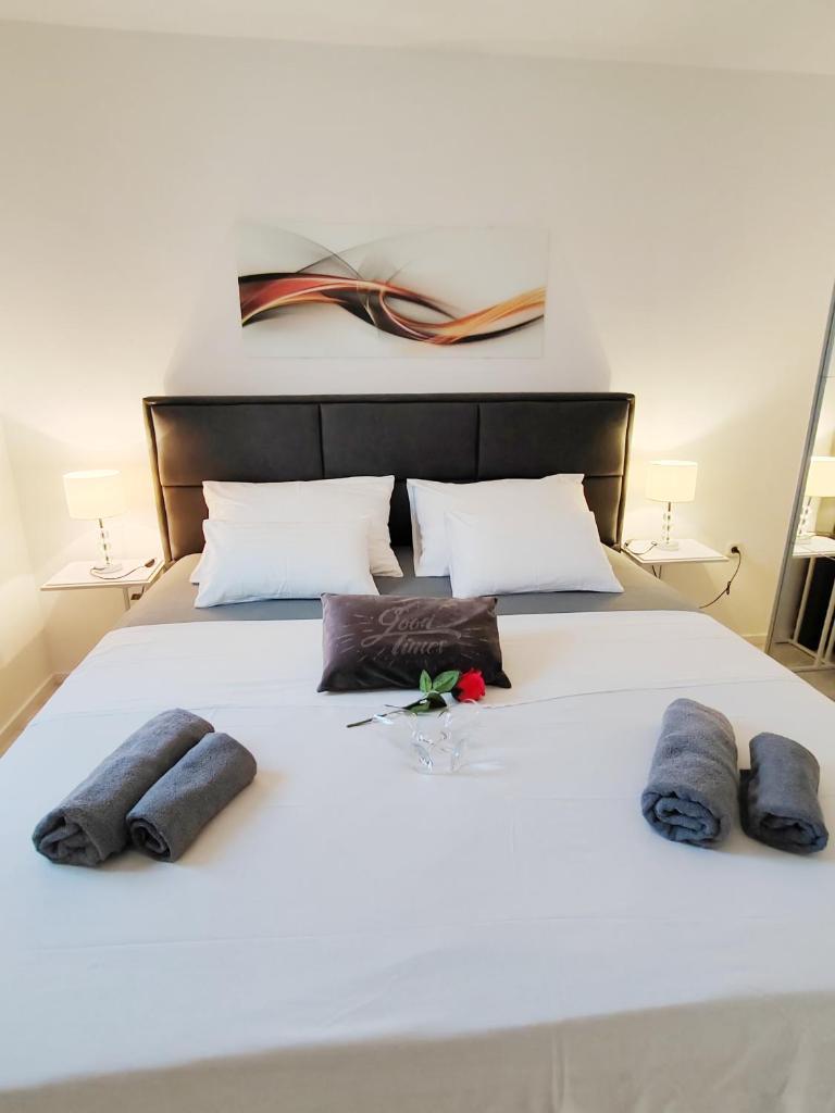 Apartment Toni - Private Parking, Steps to the Beach 2