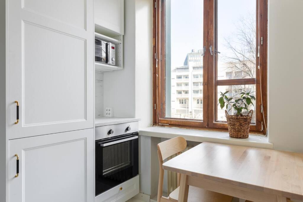 Charming suite with garden views steps from metro 4