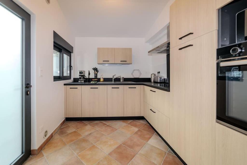 VILLE ET VOLCANS - Maison 9 couchages avec garage et extérieur 8