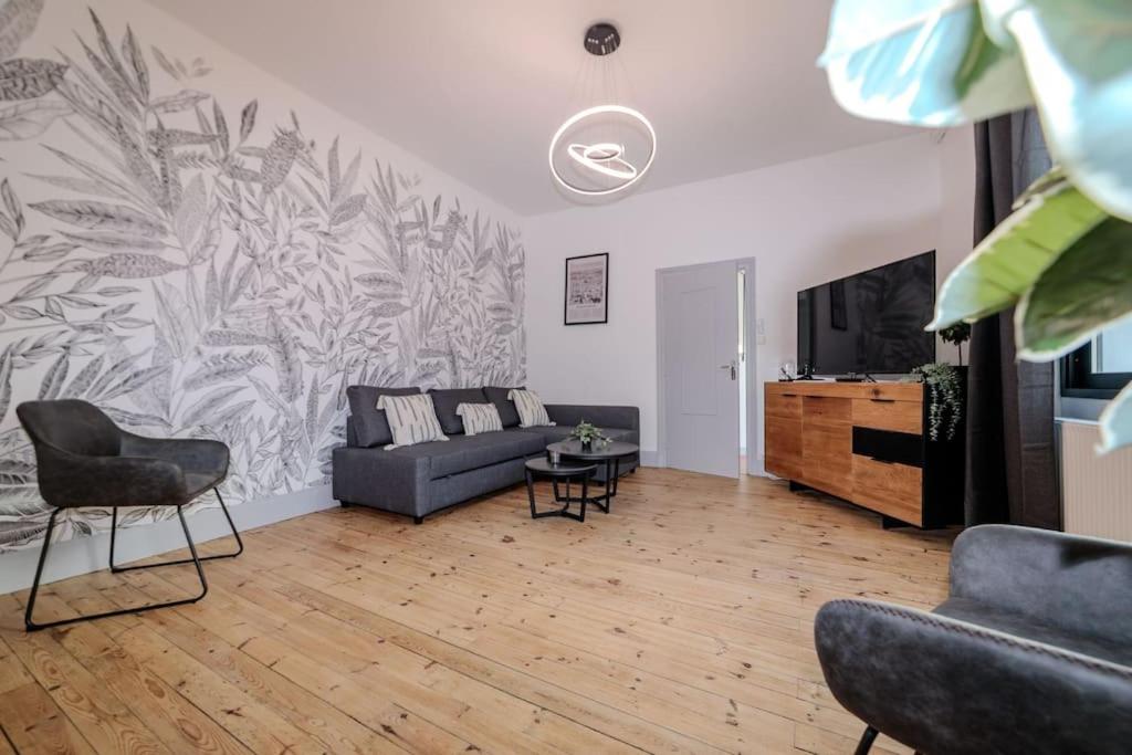 VILLE ET VOLCANS - Maison 9 couchages avec garage et extérieur 5