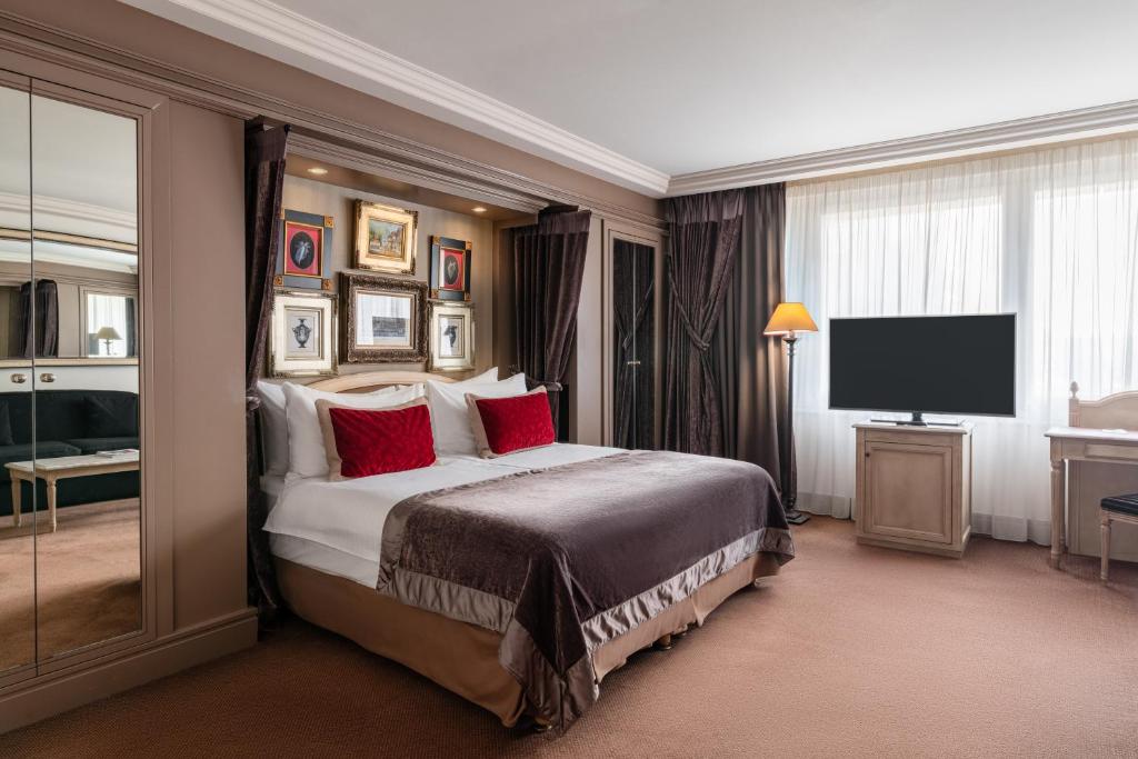 Royal Manotel 4
