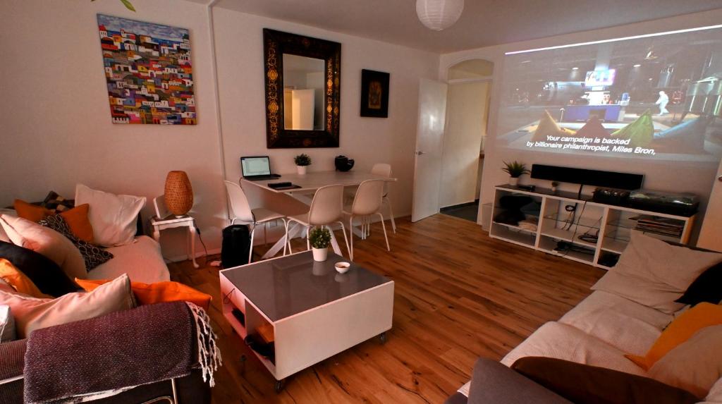 3-Bed House with Amazing Garden 4