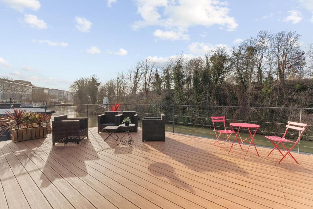 Photo de la galerie de l'établissement Péniche, à Issy-les-Moulineaux