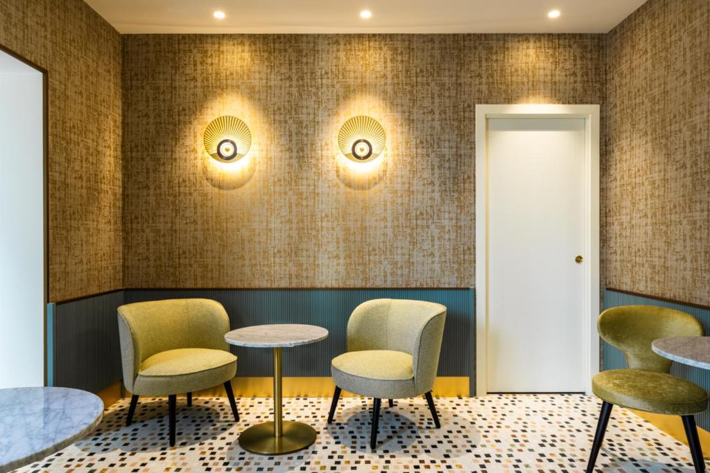 Acca Hotel Image