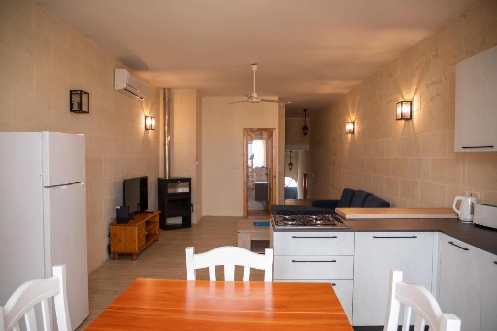 Ta' Pupa Farmhouse - Sannat 4