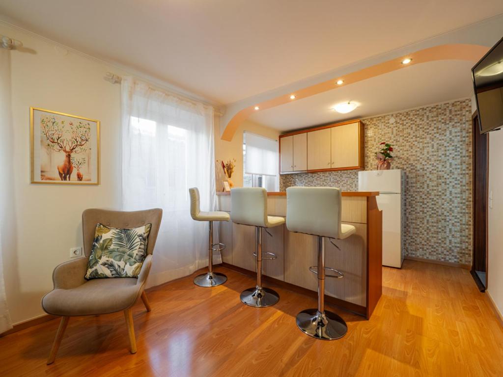 Nefertiti Suite 6