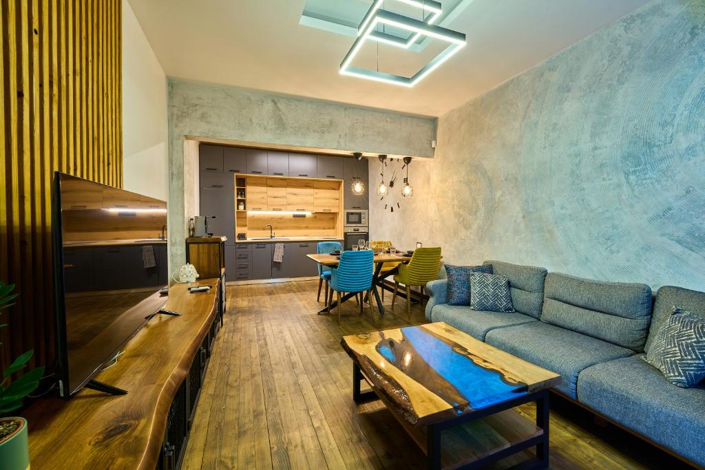 Luxury 2 Bedroom Apartment - Private Garden 5